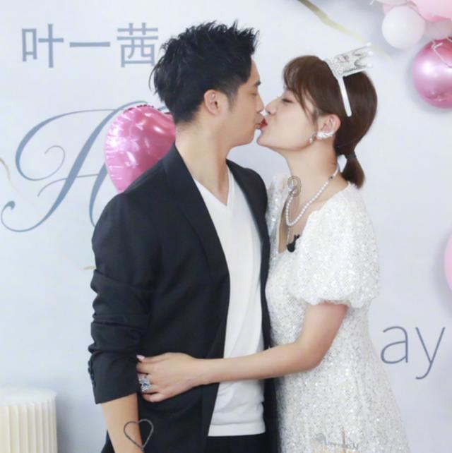 画线接蓝色球