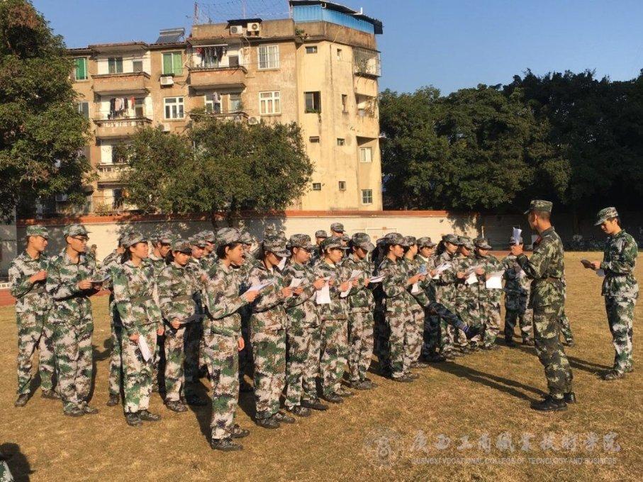 石泉普法志愿者走村入企点燃群众学法热情