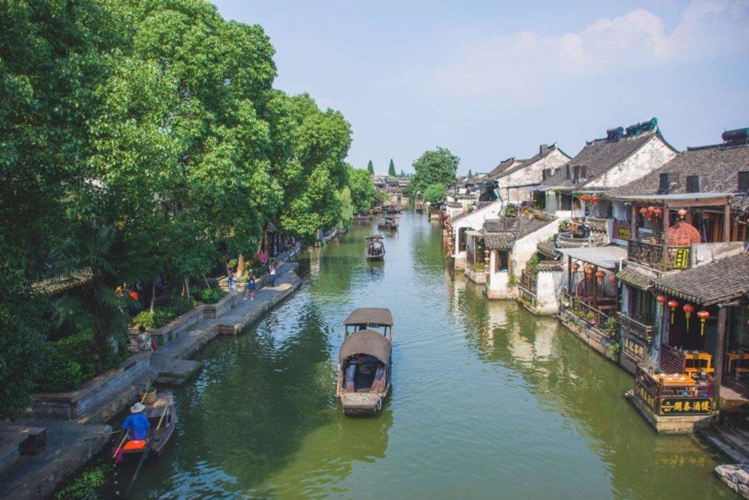 清镇市红枫湖镇关工委开展留守困境青少年慰问活动