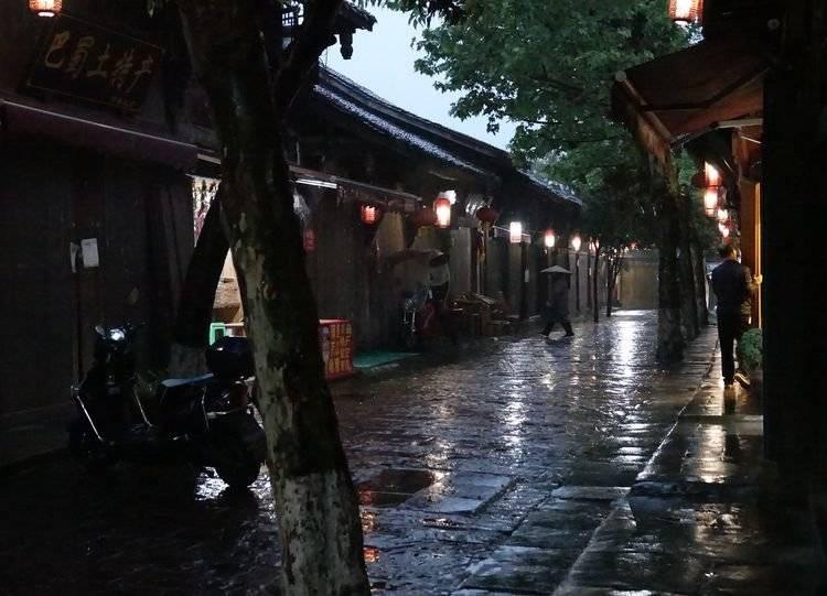 沈阳各高校引导大学生深入基层了解国情